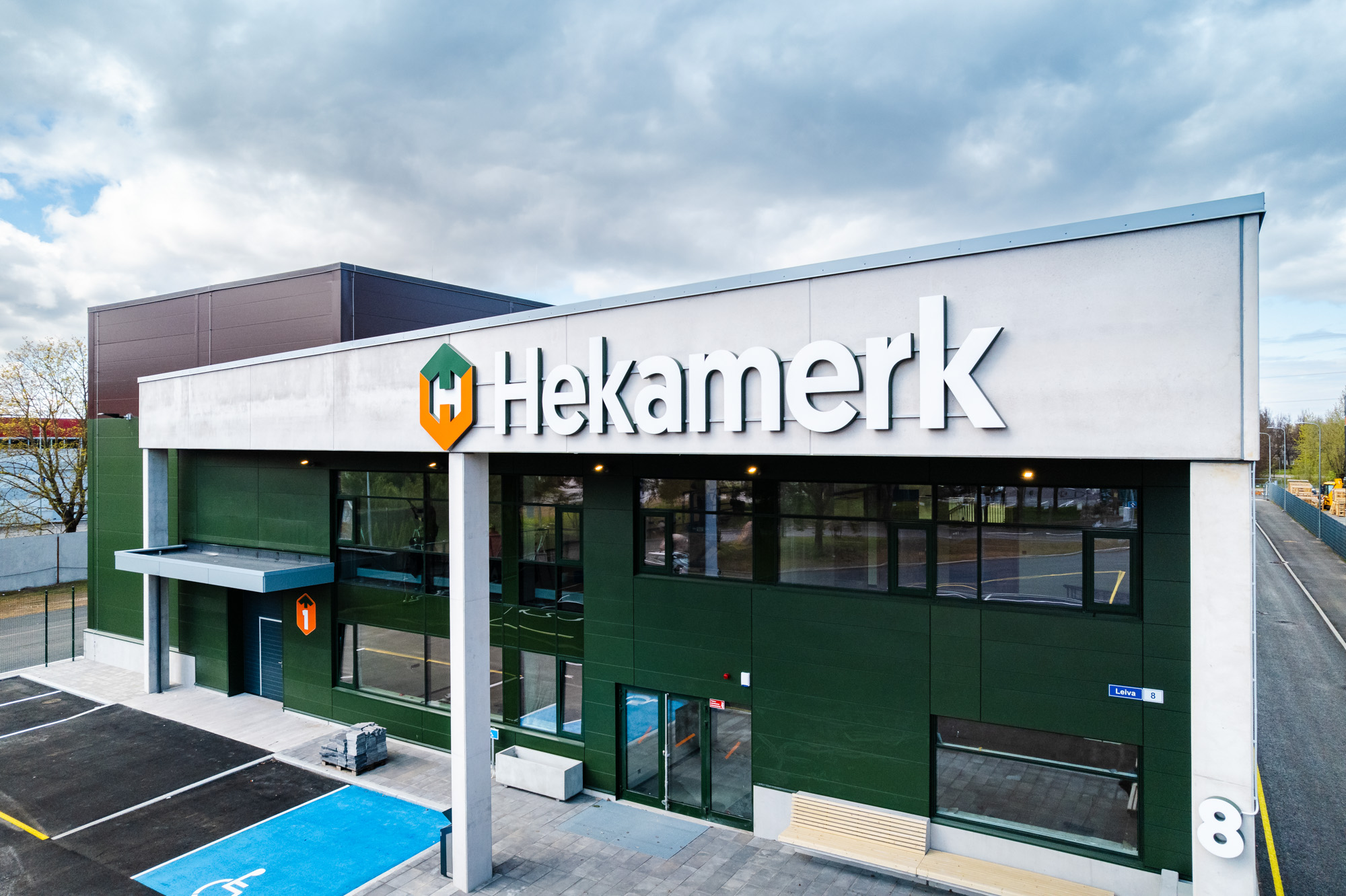 Hekamerk büroo- ja laohoone