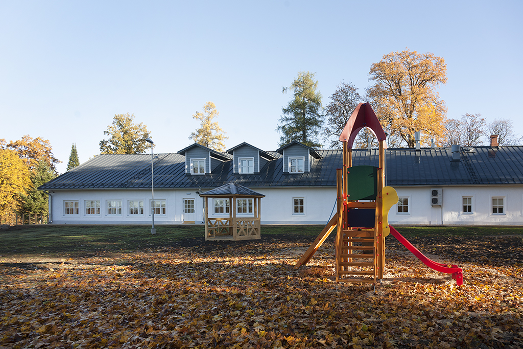 Koigi mõisa talli rekonstrueerimine ja ümberehitus lasteaia- ja kooliruumideks