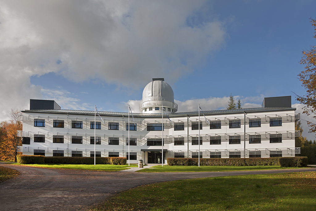 Работы про проектированию и строительству главного здания и охлаждения обсерватории Тыравере